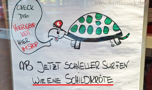 Schneller surfen wie eine Schildkröte_WZ (Schaufenster eines Mobilfunkladens in Hamburg-Altona) © Dirk Mohrdiek 28.01.2015_IzGI0bgg_f.jpg